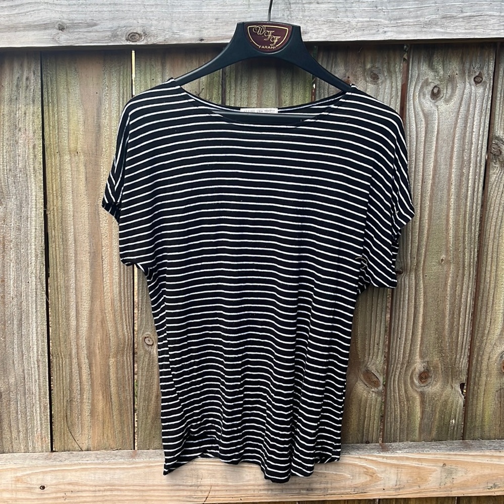 Active USA T-Shirt black with white stripes, size small